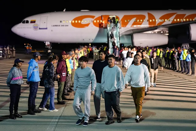 Retornan al país 195 venezolanos deportados desde EE. UU.